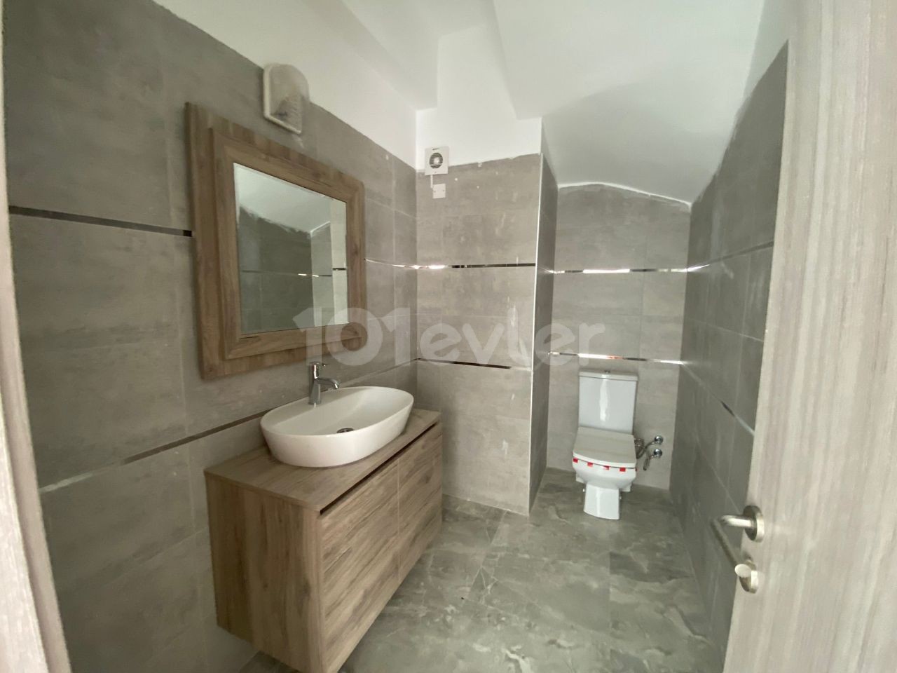 KIBRIS GİRNE KARŞIYAKA'DA SATILIK 2+1 TOWN HOUSE