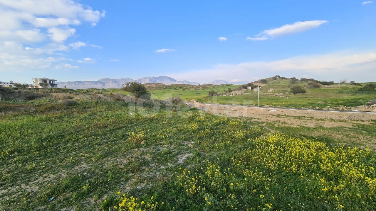 TÜRKISCHSTÄMMIGE GRUNDSTÜCKE ZUM VERKAUF IN ZYPERN KYRENIA BOSPORUS ** 