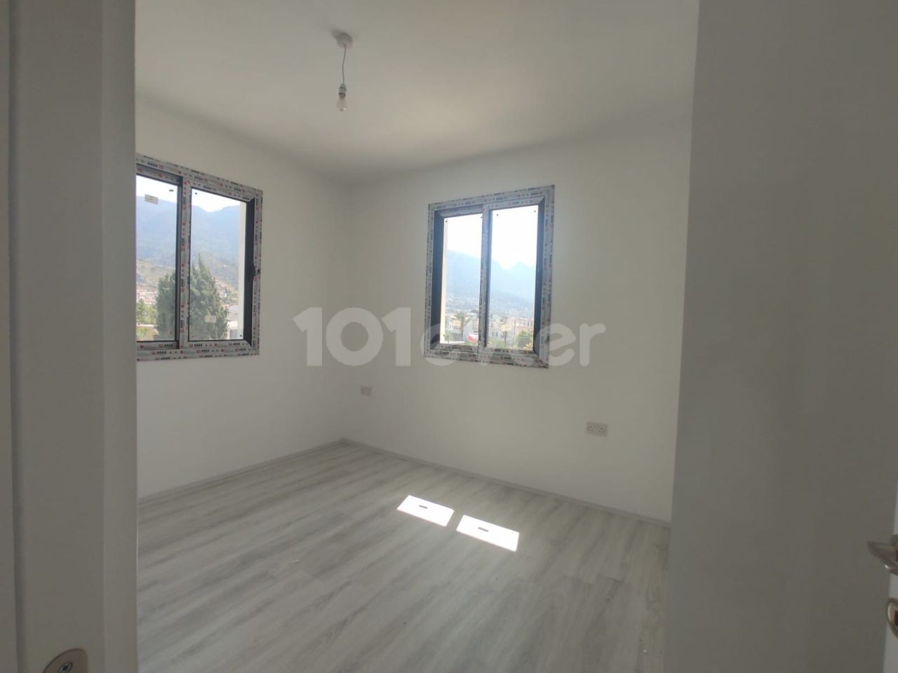 KIBRIS GİRNE  ALSANCAK'TA SATILIK 1+1 DAİRE