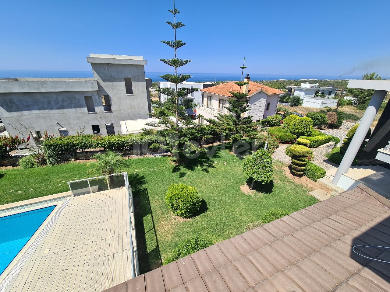 Kıbrıs Girne Çatalköy'de Satılık 4+1 Lux Villa