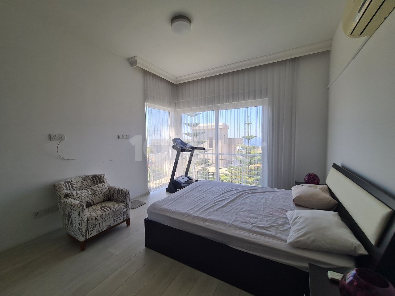 Kıbrıs Girne Çatalköy'de Satılık 4+1 Lux Villa