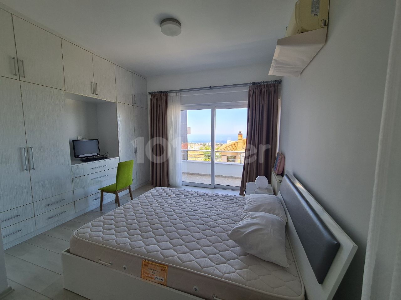 Kıbrıs Girne Çatalköy'de Satılık 4+1 Lux Villa