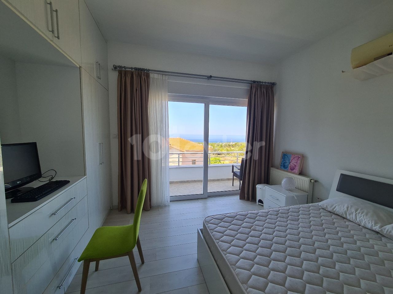 Kıbrıs Girne Çatalköy'de Satılık 4+1 Lux Villa