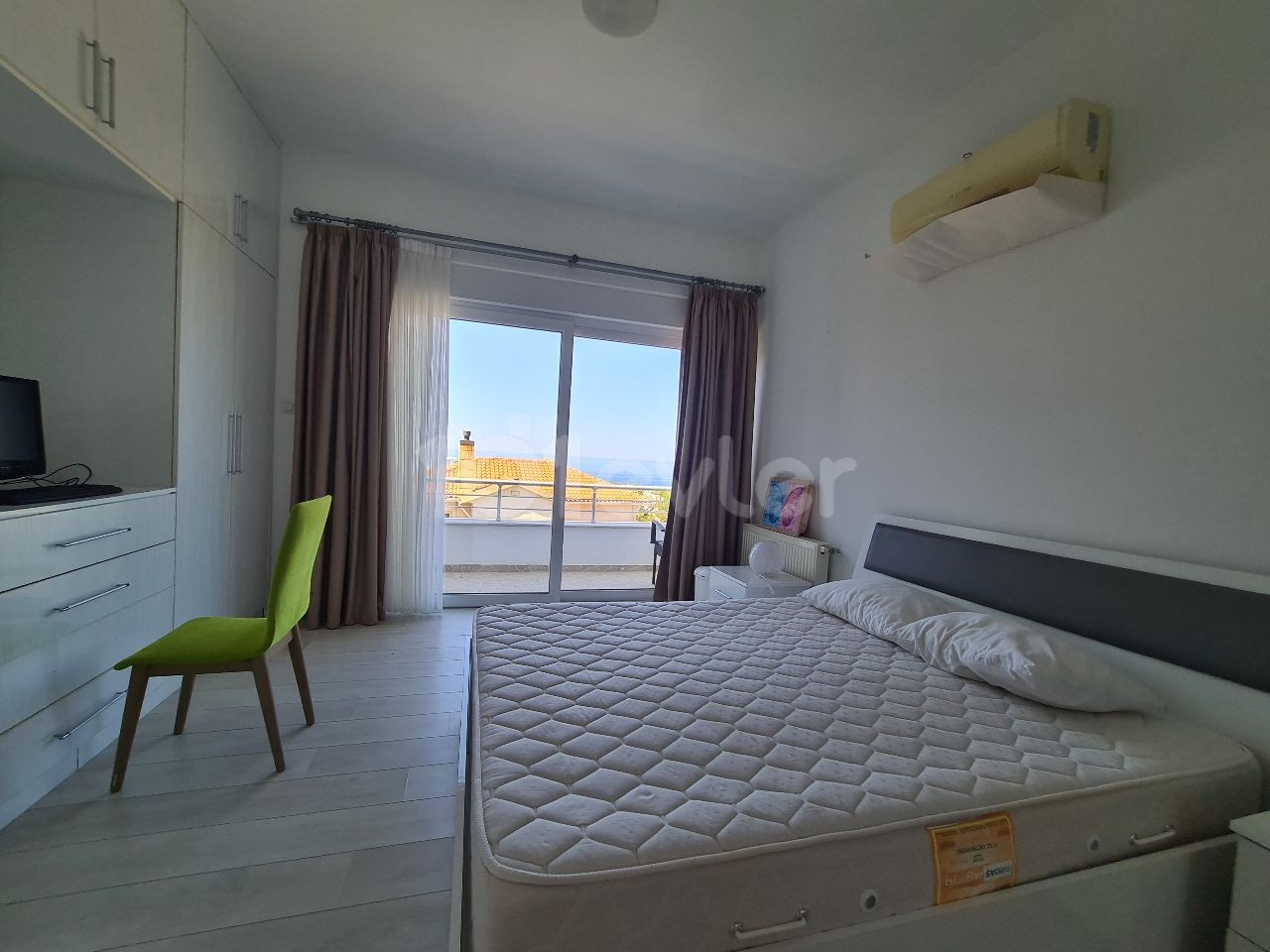 Kıbrıs Girne Çatalköy'de Satılık 4+1 Lux Villa