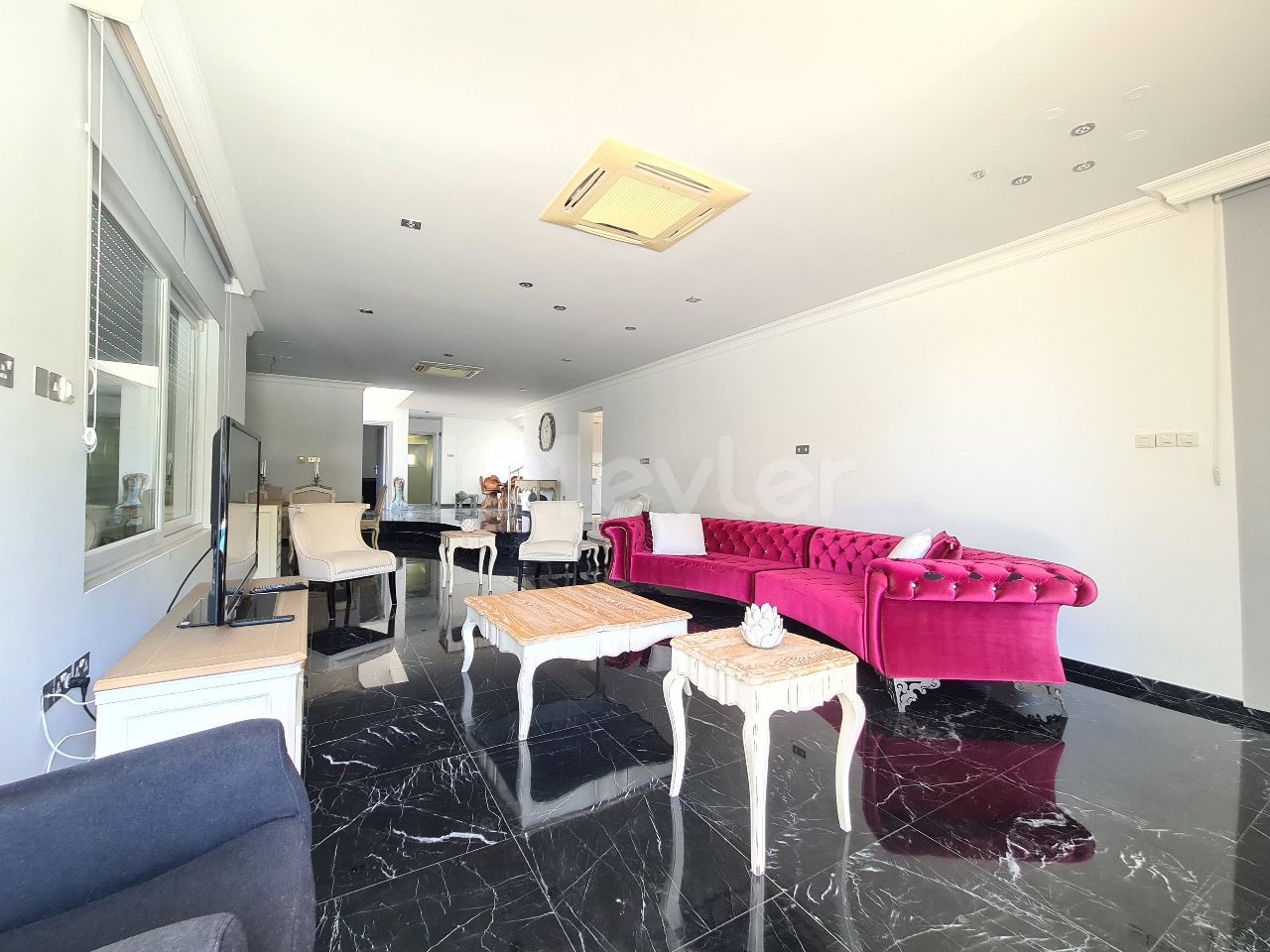 Kıbrıs Girne Çatalköy'de Satılık 4+1 Lux Villa