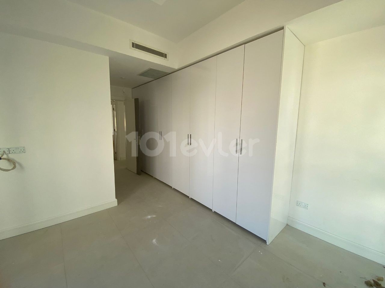 GROUND FLOOR 3 + 1 APARTMENT WITH GARDEN FOR SALE IN KYRENIA ZEYTINLIK ** 