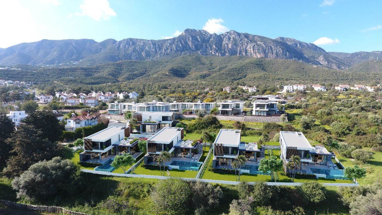 Kıbrıs Girne Edremitte Satılık Ultra Lux  4+1 Havuzlu Villa