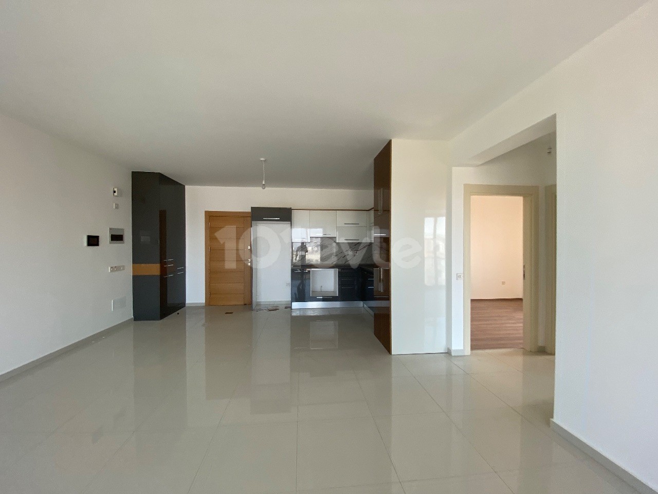 2 + 1 Apartment with Sea View in Kıbrıs Kyrenia Central For Sale in Türk Kocanlı Kapanmaz ** 