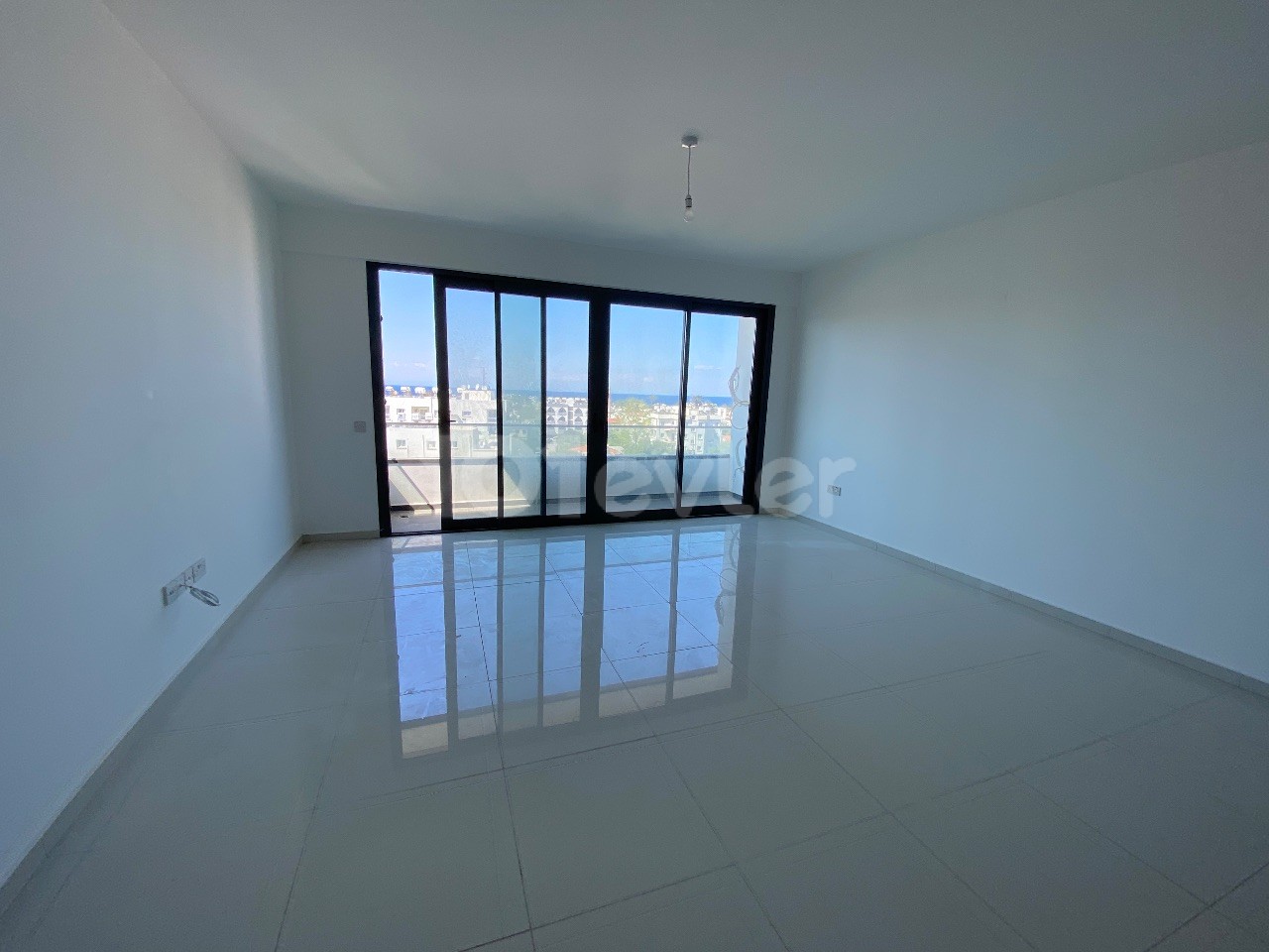 2 + 1 Apartment with Sea View in Kıbrıs Kyrenia Central For Sale in Türk Kocanlı Kapanmaz ** 