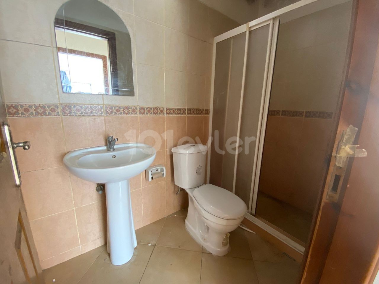 Kyrenia Central 2 + 1 Furnished Apartment For Rent ** 