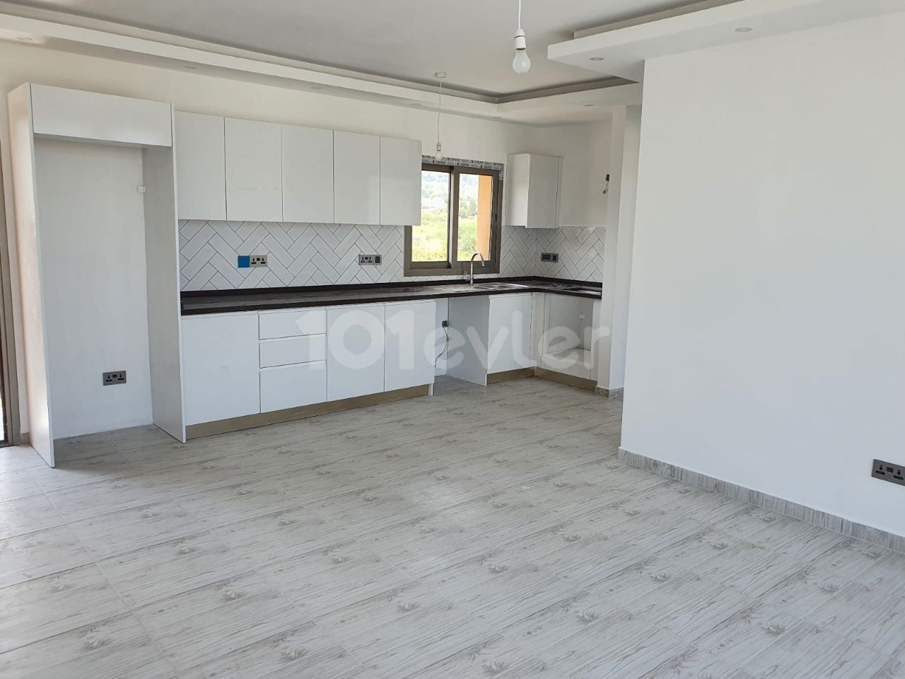 1 + 1 APARTMENT WITH TERRACE WITH SHARED POOL IN ALSANCAK ** 