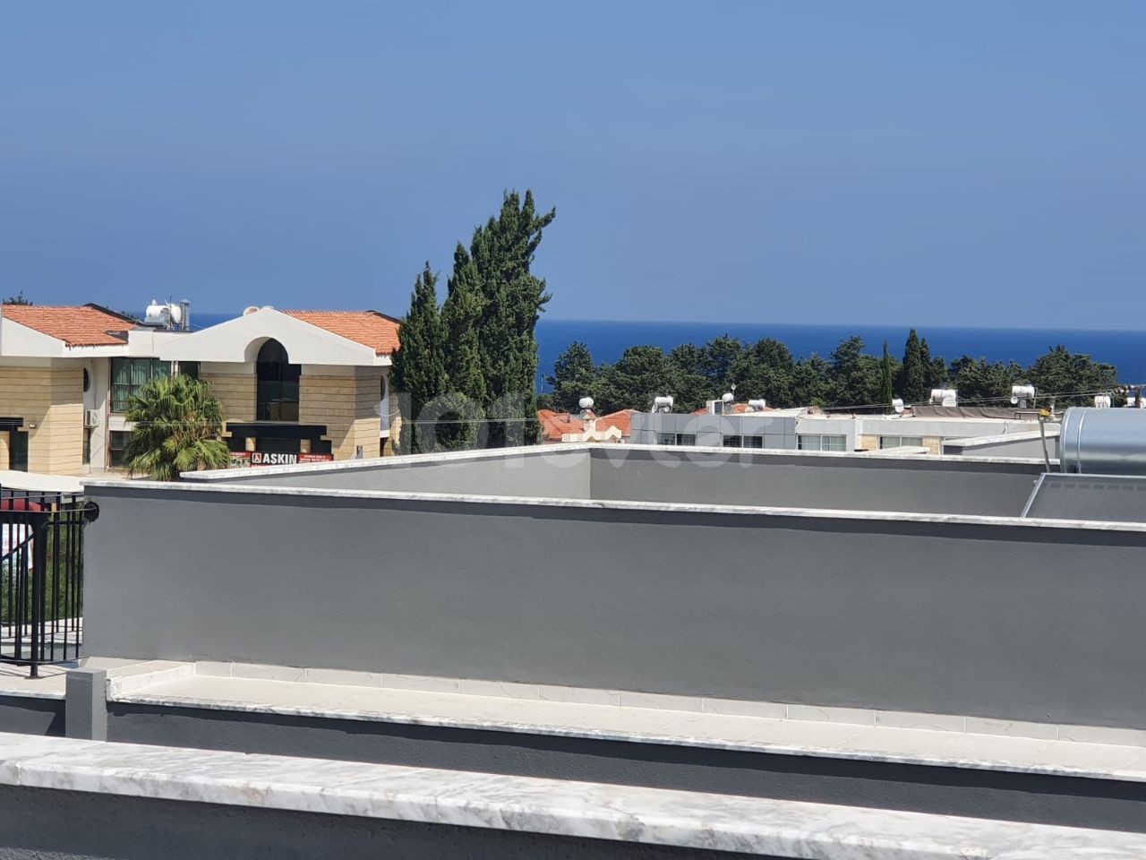 ALSANCAK'DA ORTAK HAVUZLU TERASLI 1+1 DAİRE