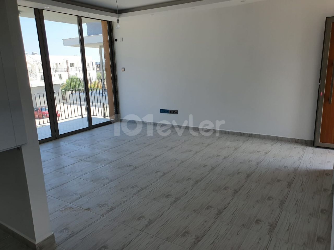 1+1 APARTMENT MIT TERRASSE MIT GEMEINSCHAFTSPOOL IN ALSANCAK ** 