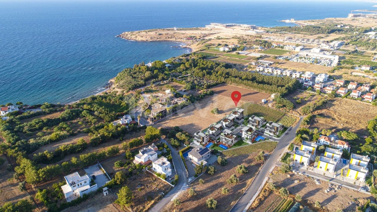 Kıbrıs Girne Çatalköy Satılık Havuzlu Dağ ve Deniz Manzaralı 4+1 Villa