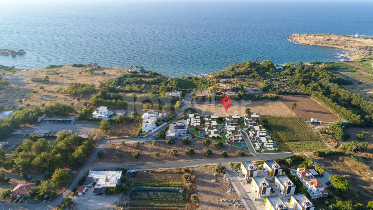 Kıbrıs Girne Çatalköy Satılık Havuzlu Dağ ve Deniz Manzaralı 4+1 Villa