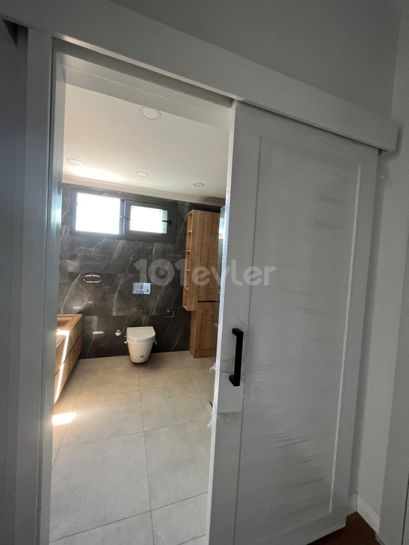 Kıbrıs Girne Edremit Kapanmaz Deniz Manzaralı Satılık Modern 3+1 Villa