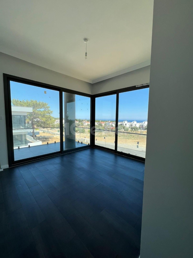 Kıbrıs Girne Edremit Kapanmaz Deniz Manzaralı Satılık Modern 3+1 Villa