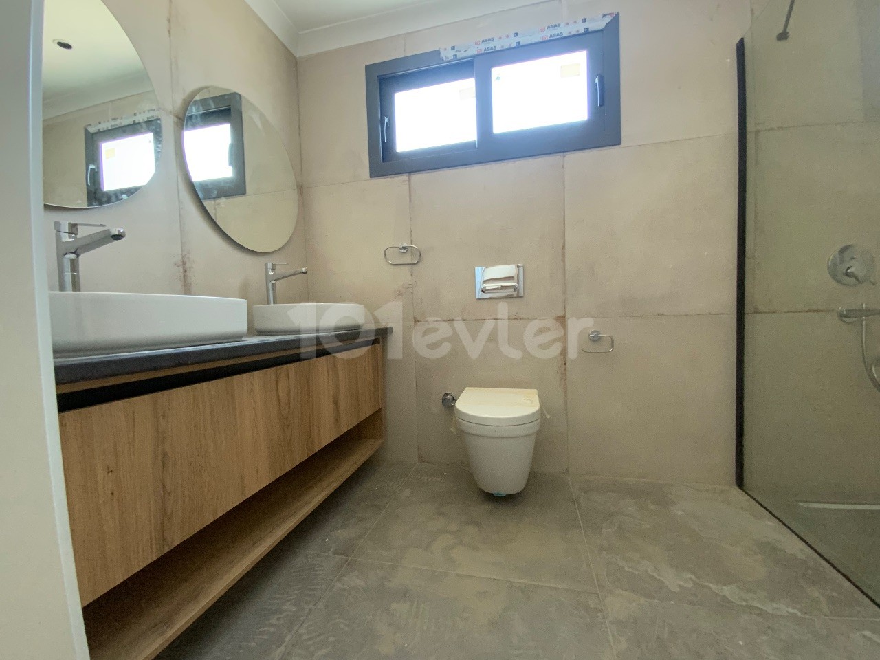 Cyprus Kyrenia Edremit Luxury 3 + 1 Villa for Sale at a Discounted Price ** 