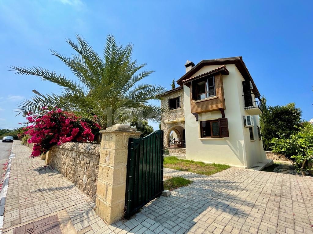 Zypern Kyrenia Chatalköy Zum Verkauf Angebot 3 + 1 Villa ** 