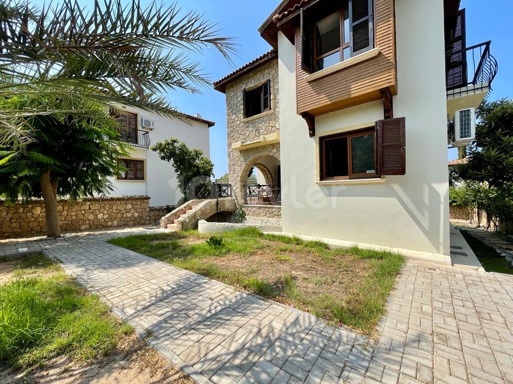 Zypern Kyrenia Chatalköy Zum Verkauf Angebot 3 + 1 Villa ** 