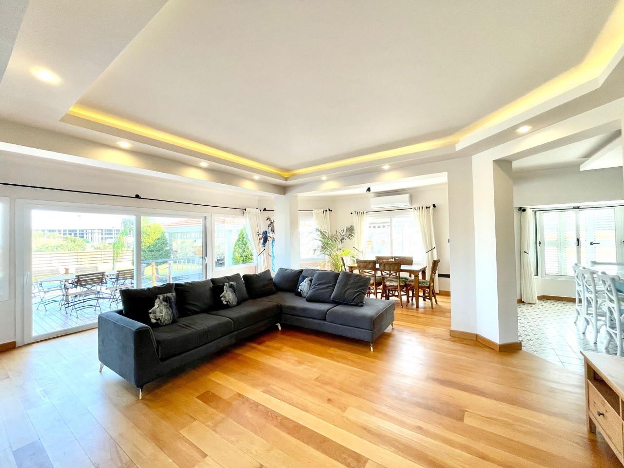 Kıbrıs Girne Çatalköy Satılık Lüx 4+2 Villa