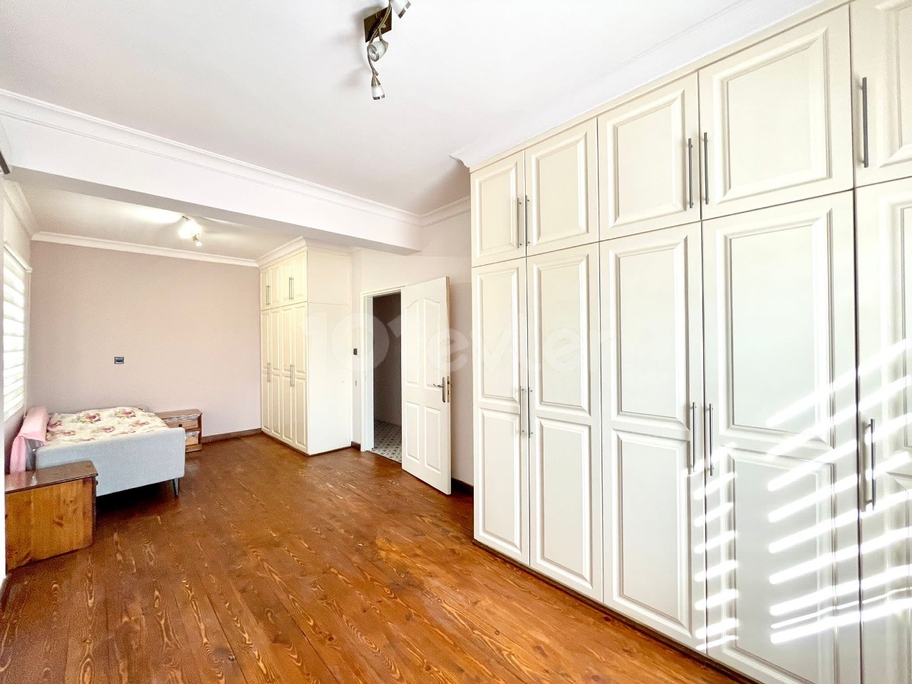 Kıbrıs Girne Çatalköy Satılık Lüx 4+2 Villa