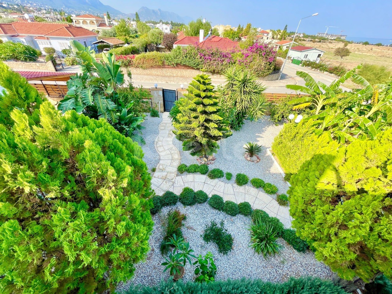 Kıbrıs Girne Çatalköy Satılık Lüx 4+2 Villa