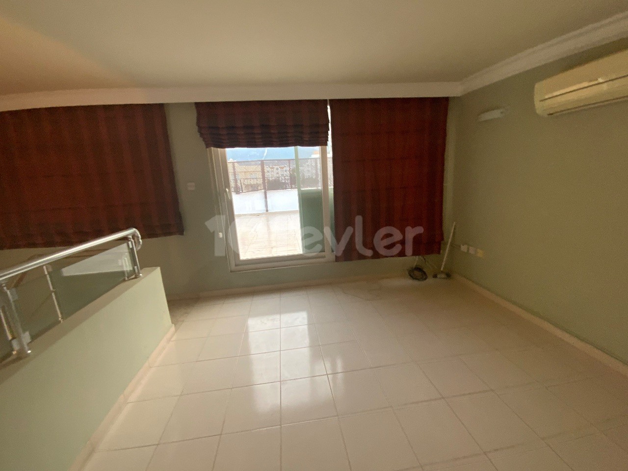 Kıbrıs Girne Denize Sıfır Satılık 3+1 Penthouse