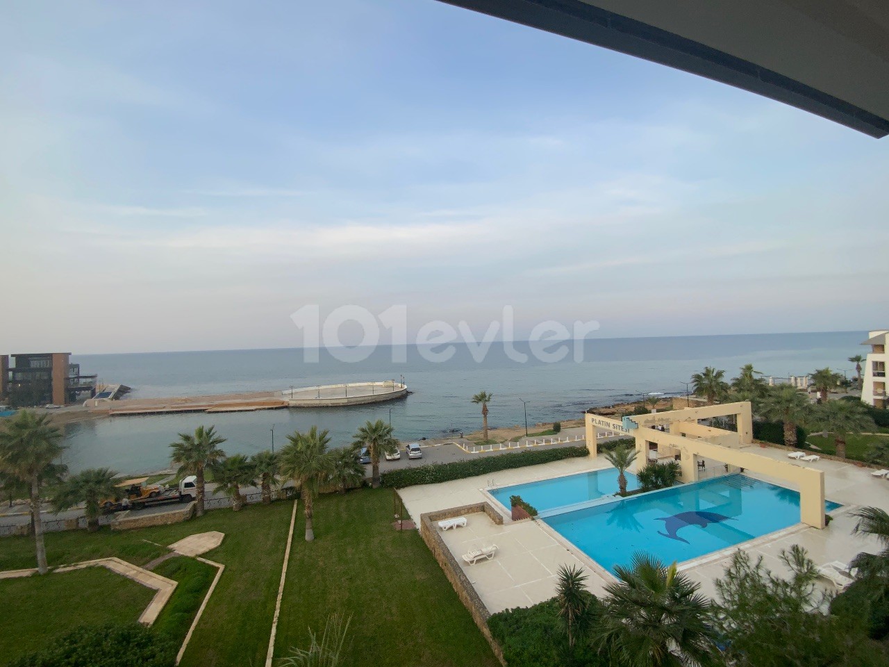 Kıbrıs Girne Denize Sıfır Satılık 3+1 Penthouse