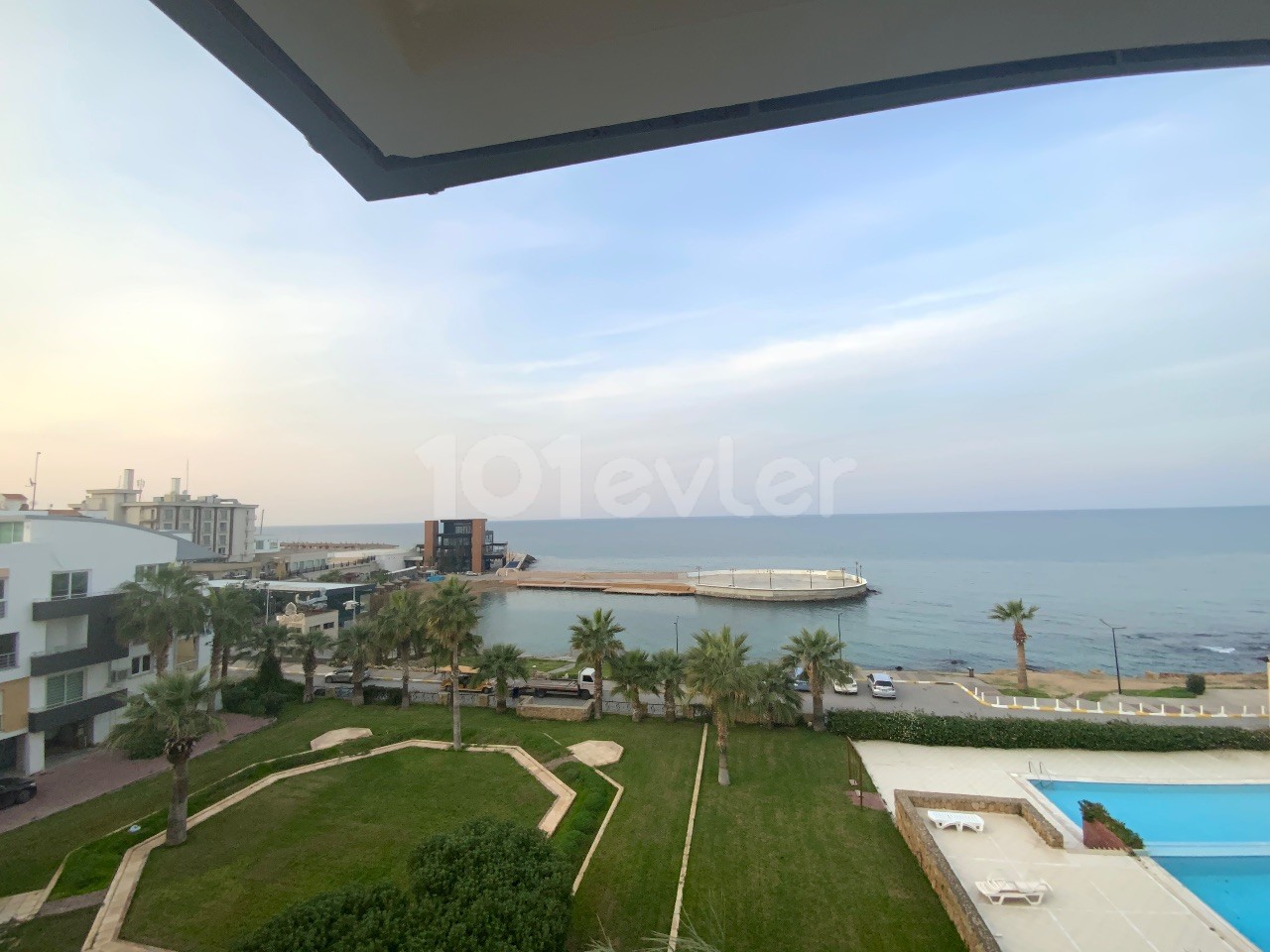 Kıbrıs Girne Denize Sıfır Satılık 3+1 Penthouse