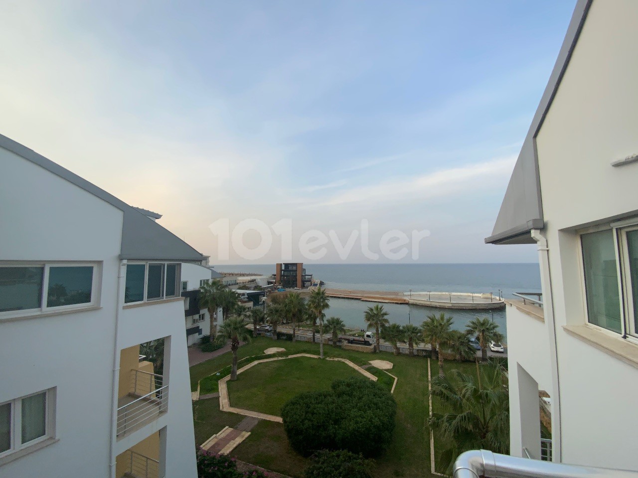 Kıbrıs Girne Denize Sıfır Satılık 3+1 Penthouse