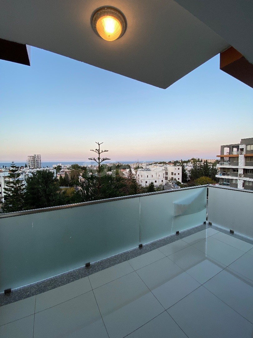 Kıbrıs Girne Merkez Satılık Deniz Manzaralı 3+1 Penthouse 