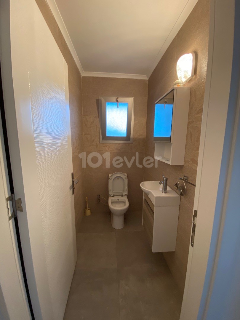 Kıbrıs Girne Merkez Satılık Deniz Manzaralı 3+1 Penthouse 