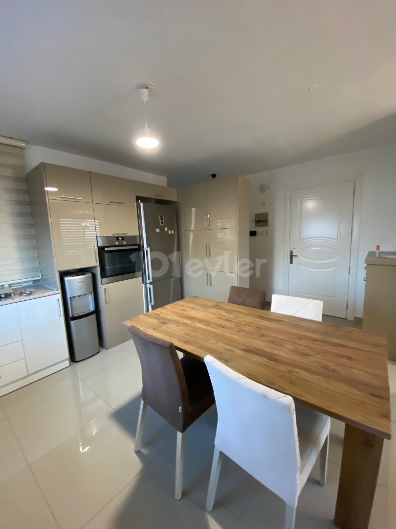 Kıbrıs Girne Merkez Satılık Deniz Manzaralı 3+1 Penthouse 