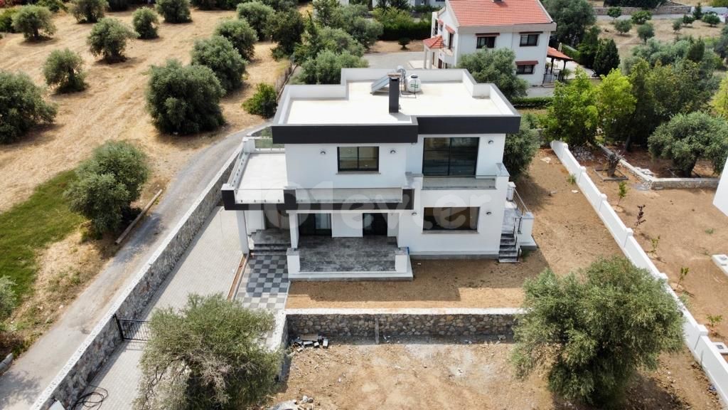 Kıbrıs Girne Çatalköy Satılık 1 Dönüm Arazi içinde Deniz Manzaralı Dublex Villa 