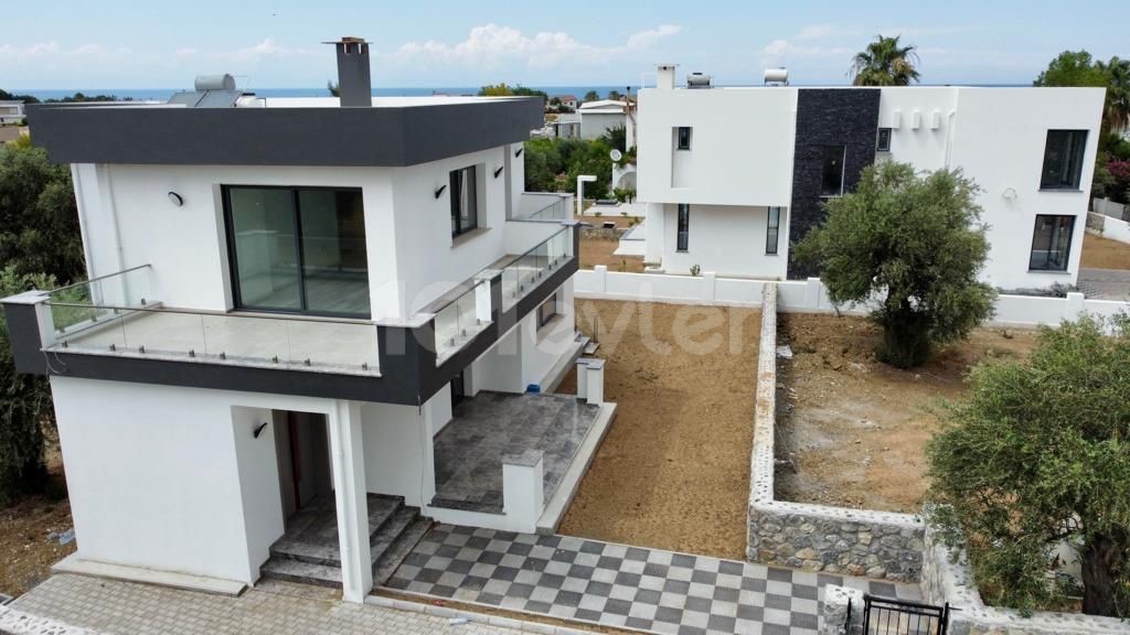 Kıbrıs Girne Çatalköy Satılık 1 Dönüm Arazi içinde Deniz Manzaralı Dublex Villa 