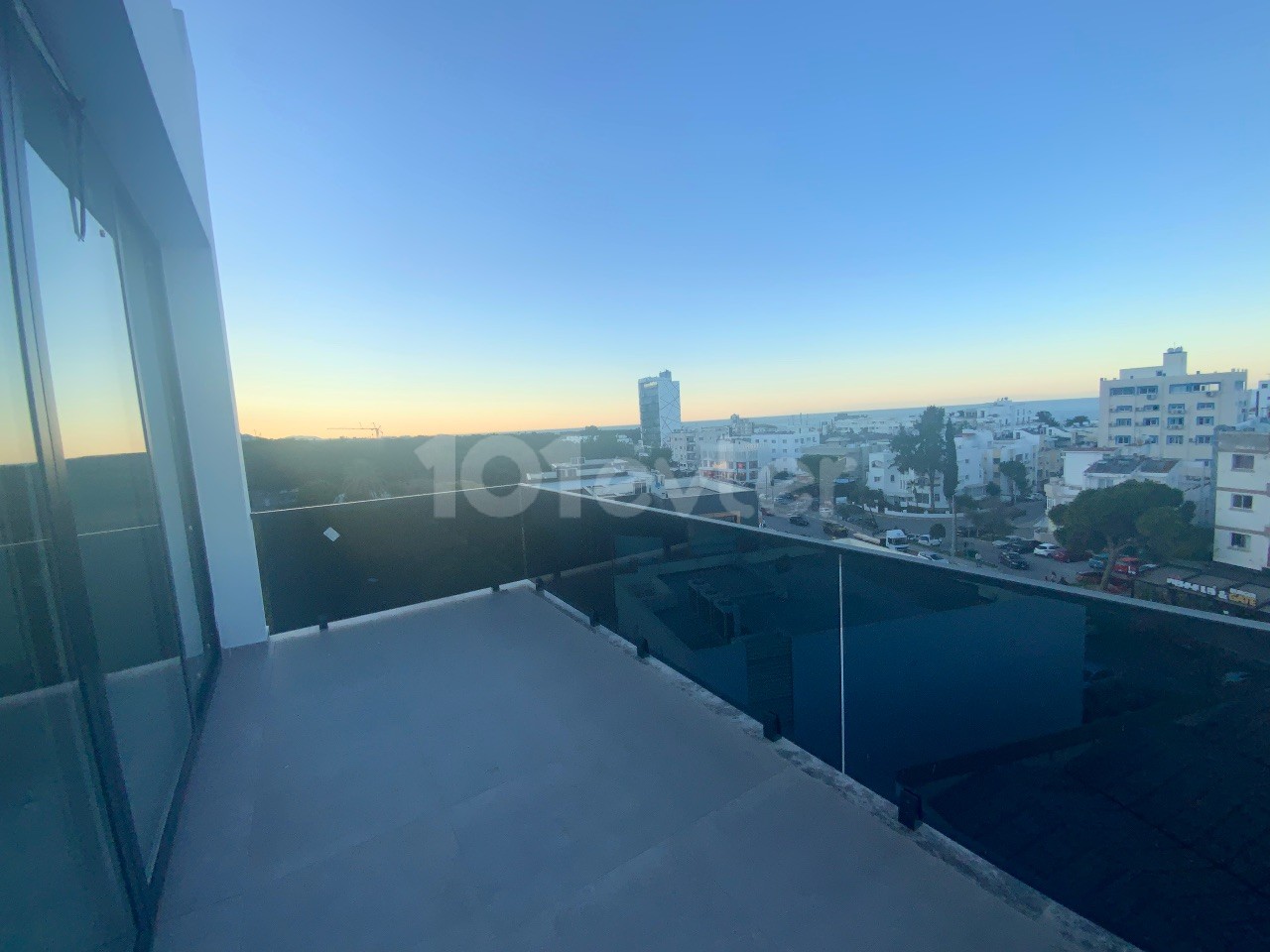 Kıbrıs Girne Merkez Satılık Sıfır Deniz Manzaralı 3+1 Daire ve Penthouse 