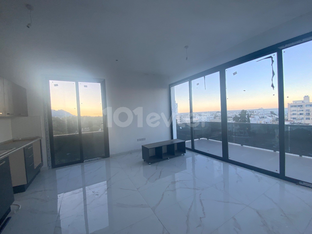 Kıbrıs Girne Merkez Satılık Sıfır Deniz Manzaralı 3+1 Daire ve Penthouse 