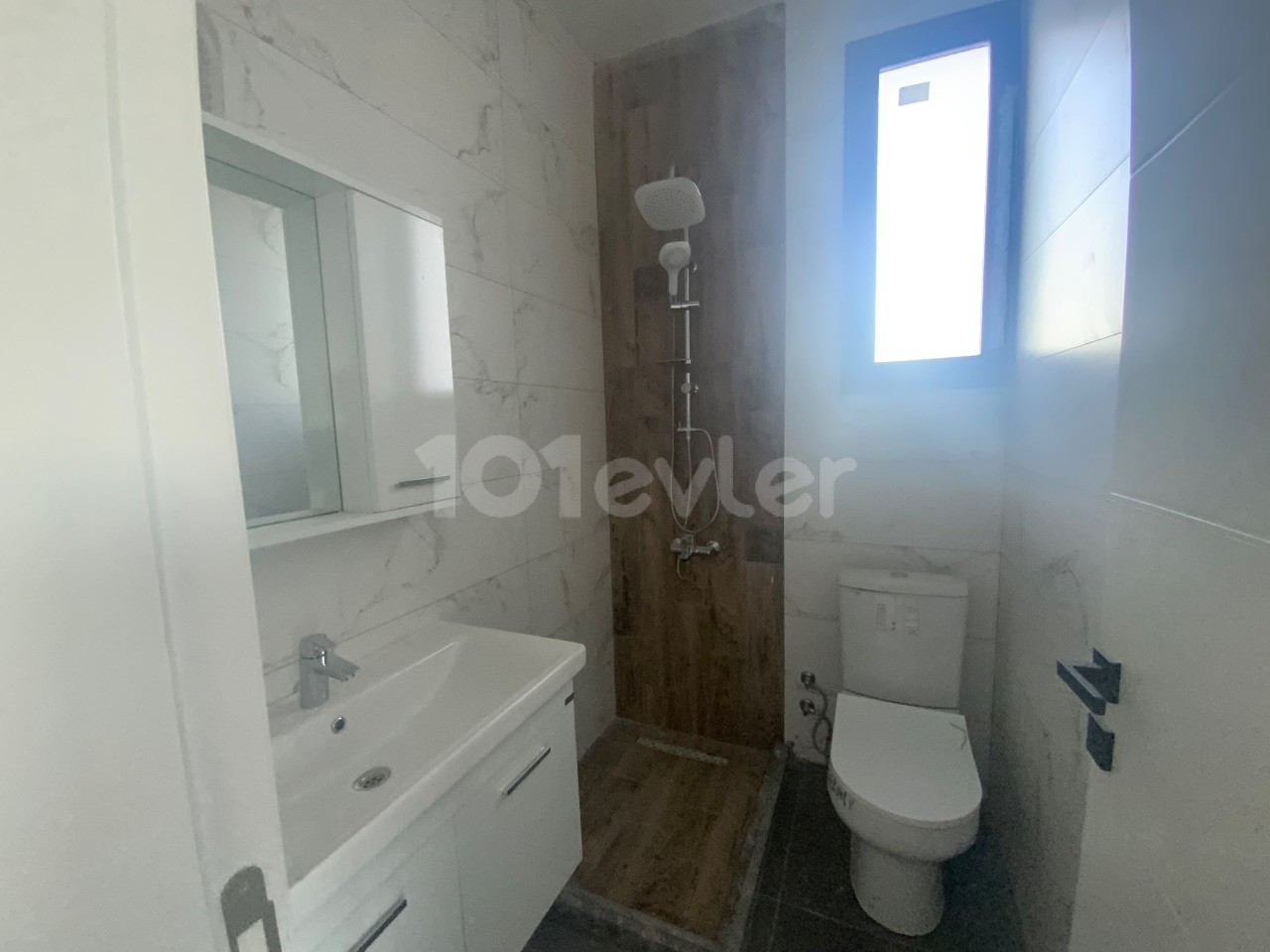 Kıbrıs Girne Merkez Satılık Sıfır Deniz Manzaralı 3+1 Daire ve Penthouse 