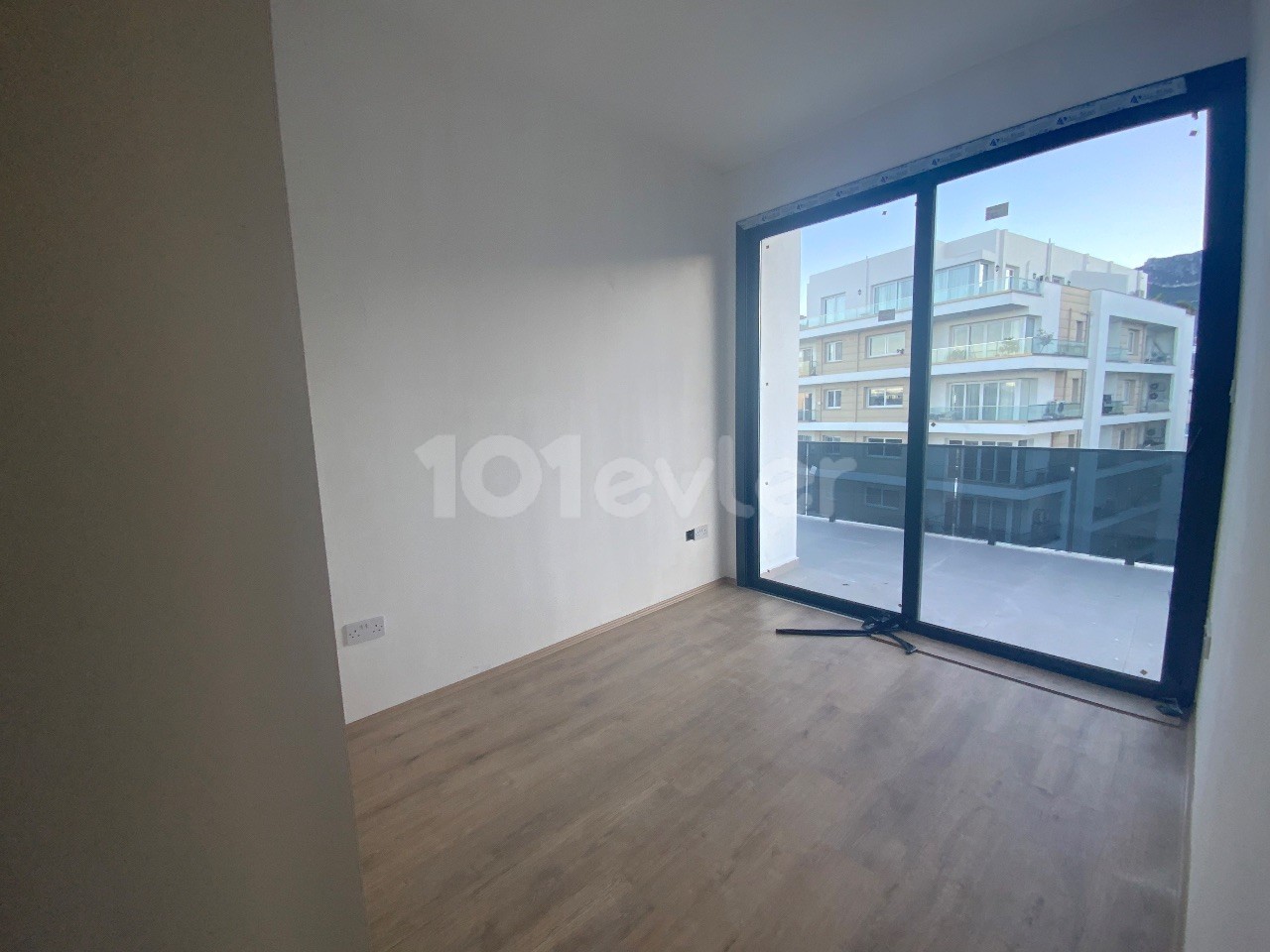 Kıbrıs Girne Merkez Satılık Sıfır Deniz Manzaralı 3+1 Daire ve Penthouse 