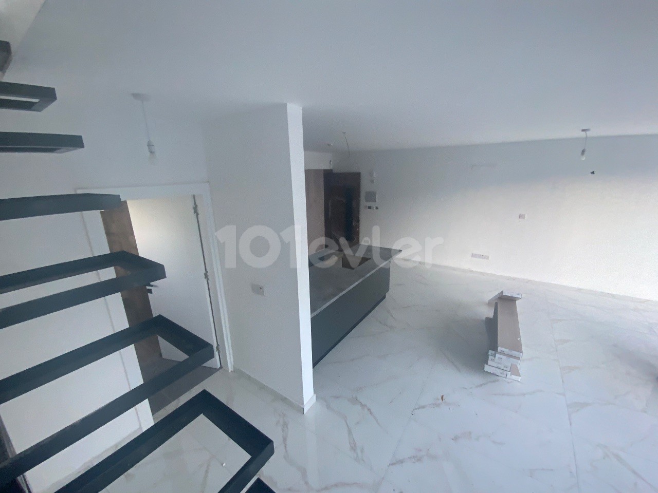 Kıbrıs Girne Merkez Satılık Sıfır Dağ Manzaralı 2+1 Loft Daireler