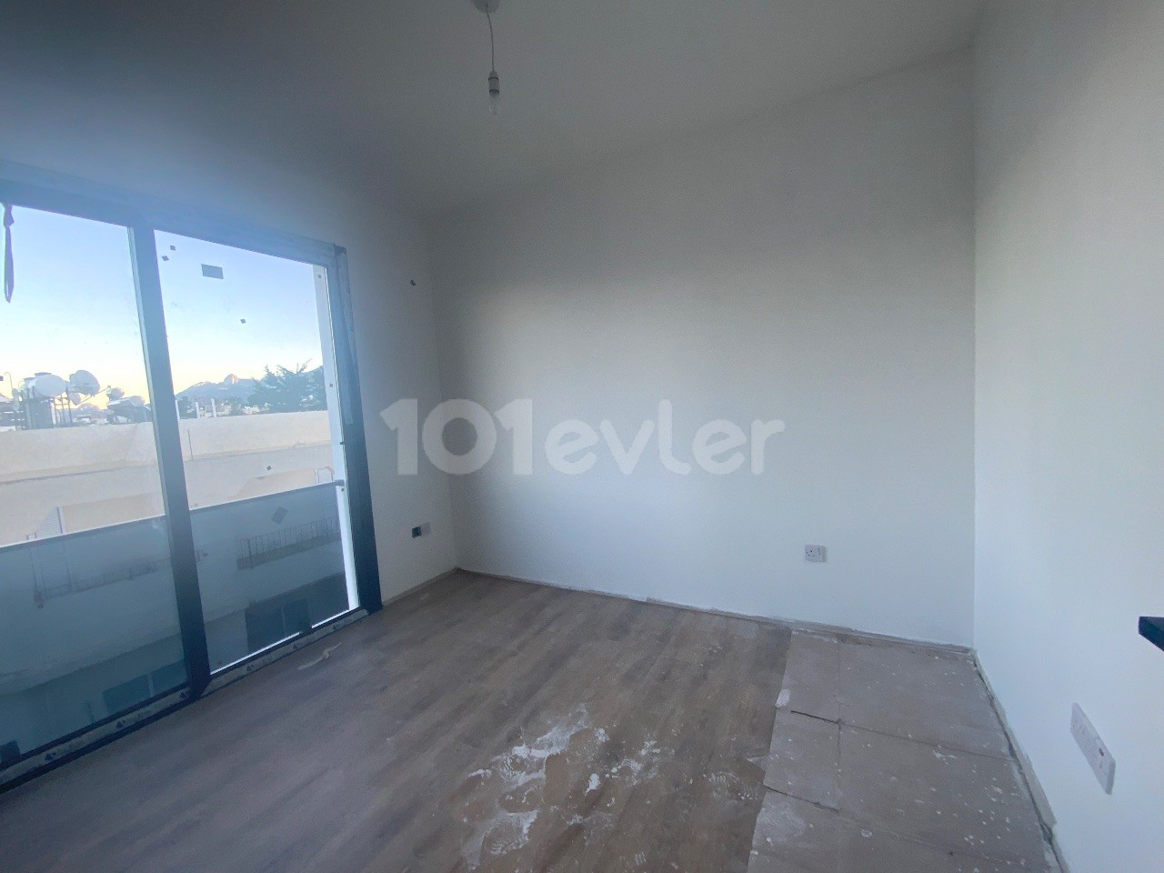 Kıbrıs Girne Merkez Satılık Sıfır Dağ Manzaralı 2+1 Loft Daireler