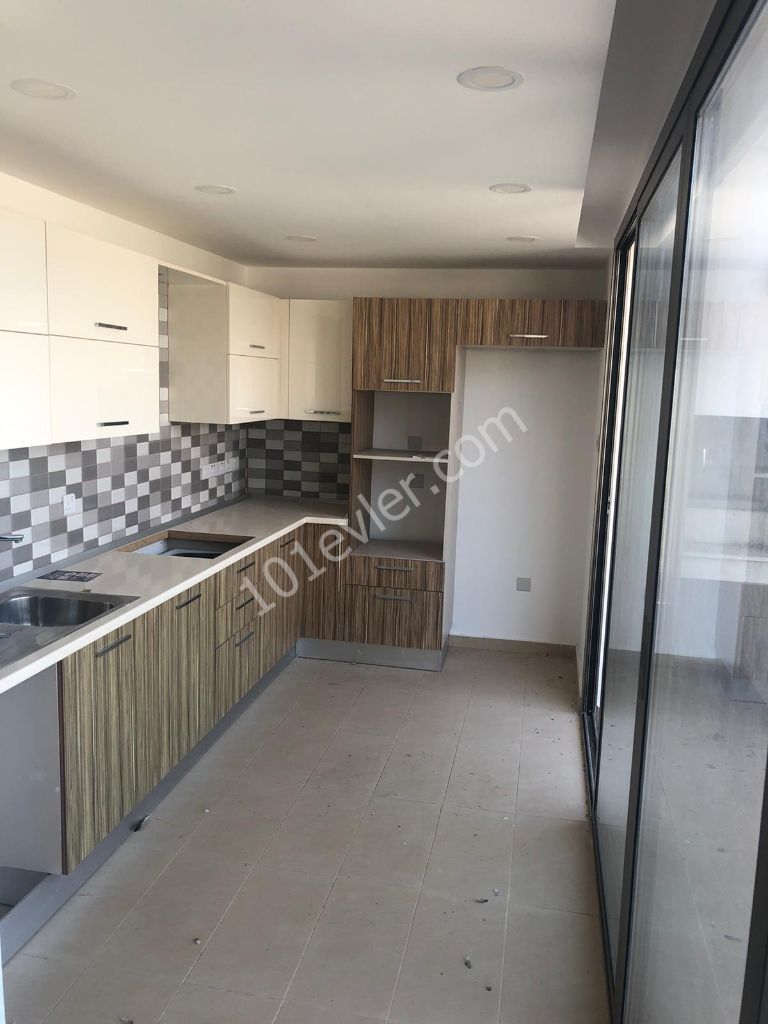 Penthouse zum Verkauf in Kyrenia Zentrum ** 