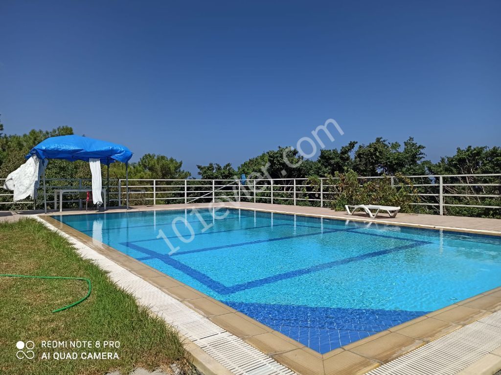 Girne Merkezde Satılık 4+1 Villa