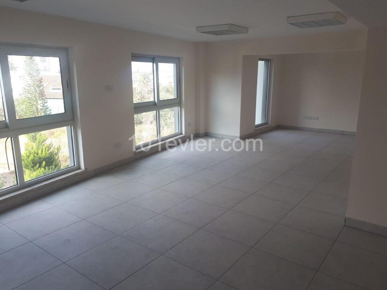 Commercial property for Sale in Girne