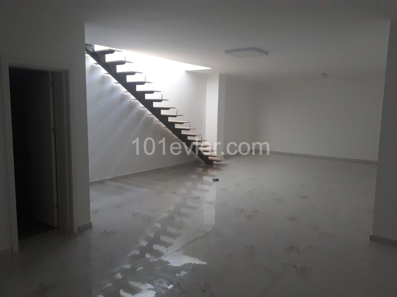 Commercial property for Sale in Girne