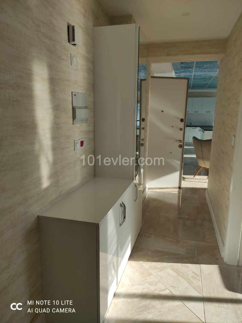 Girne Merkez’de 2+1 Kiralık Havuzlu Penthouse 