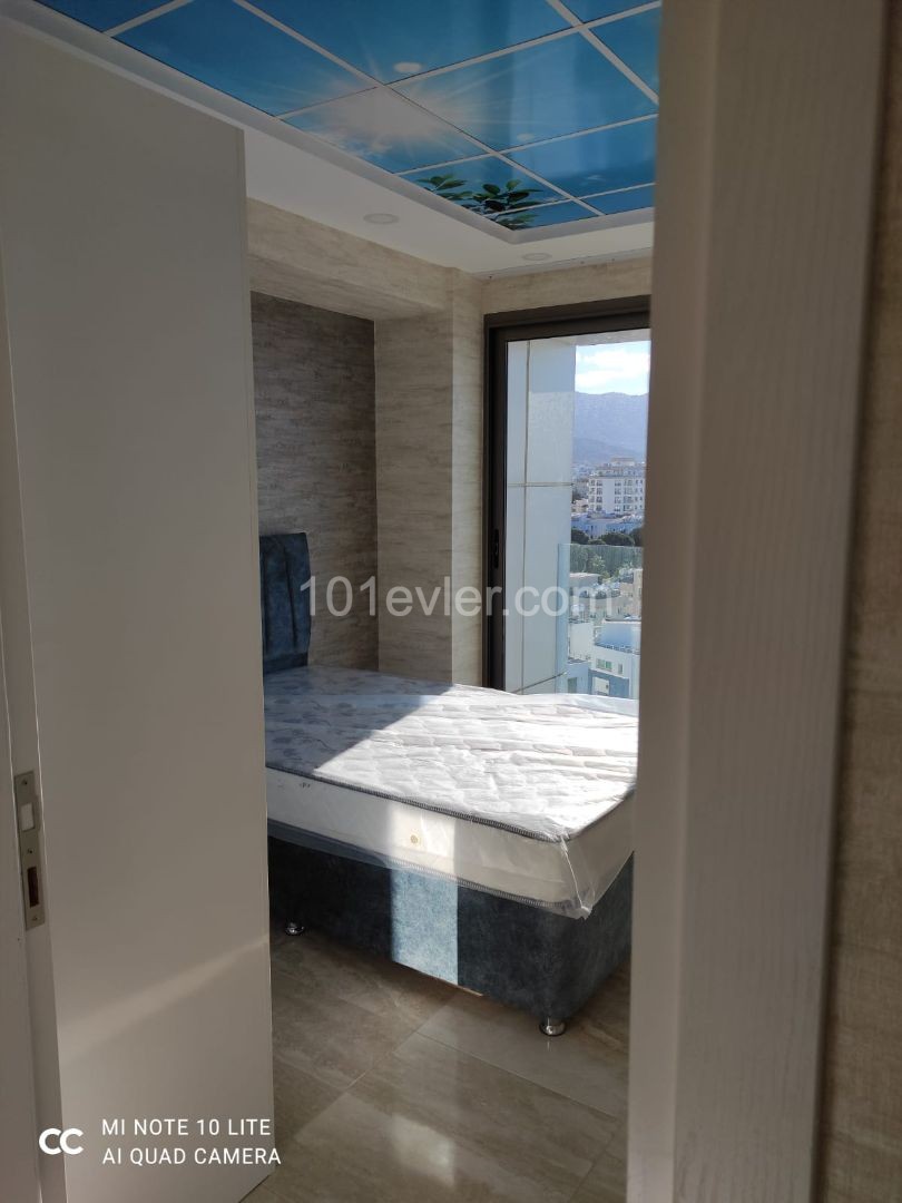 Girne Merkez’de 2+1 Kiralık Havuzlu Penthouse 