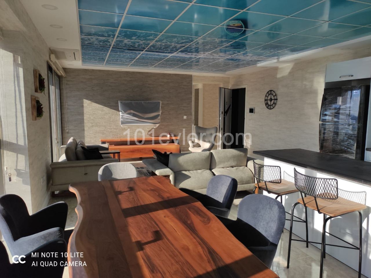 Girne Merkez’de 2+1 Kiralık Havuzlu Penthouse 