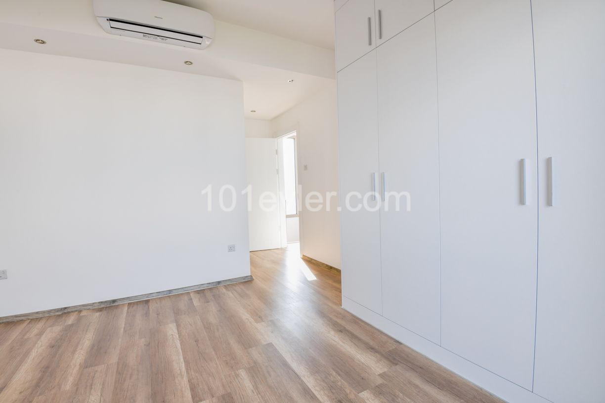 3 + 1 Penthouse-Wohnung Zum Verkauf In Kyrenia Zentrum ** 